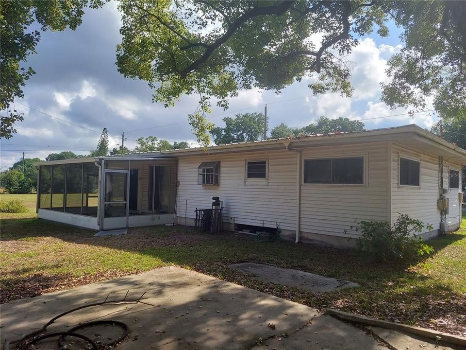 For Sale: $300,000 (3 beds, 1 baths, 1316 Square Feet)