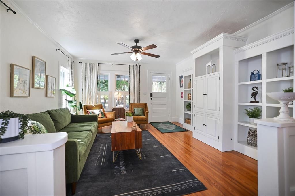Active With Contract: $675,000 (2 beds, 1 baths, 1100 Square Feet)