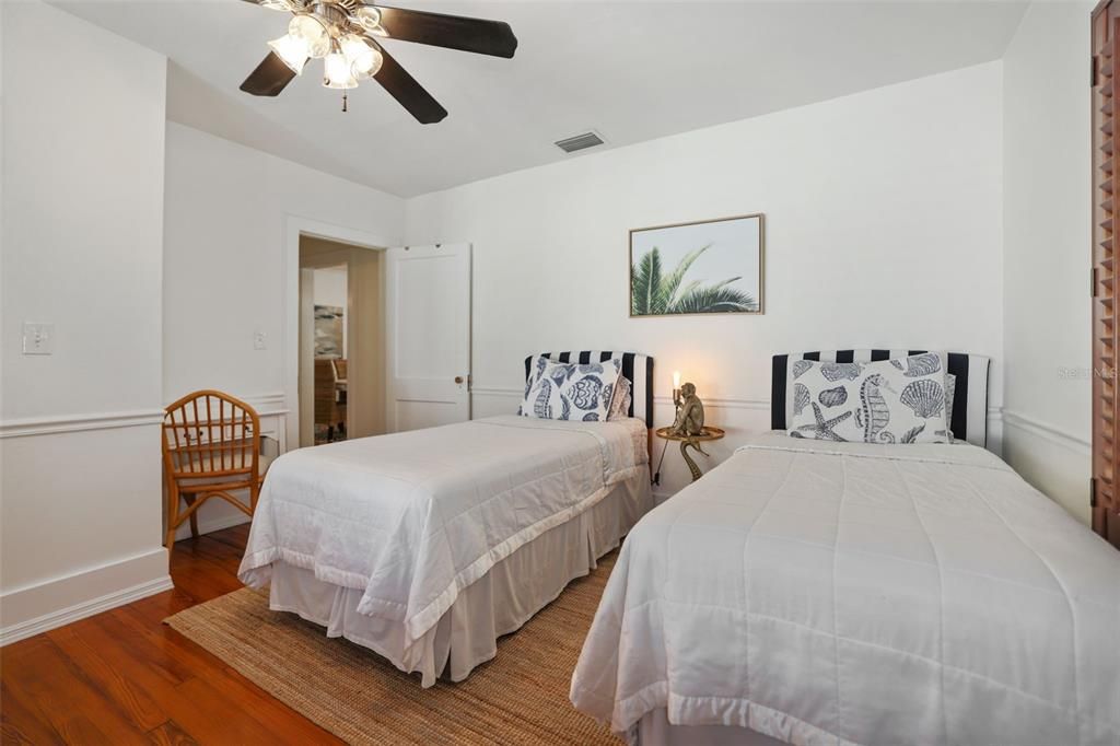 Active With Contract: $675,000 (2 beds, 1 baths, 1100 Square Feet)