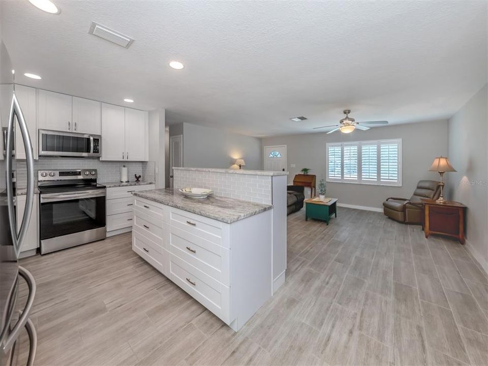For Sale: $383,700 (2 beds, 2 baths, 1247 Square Feet)