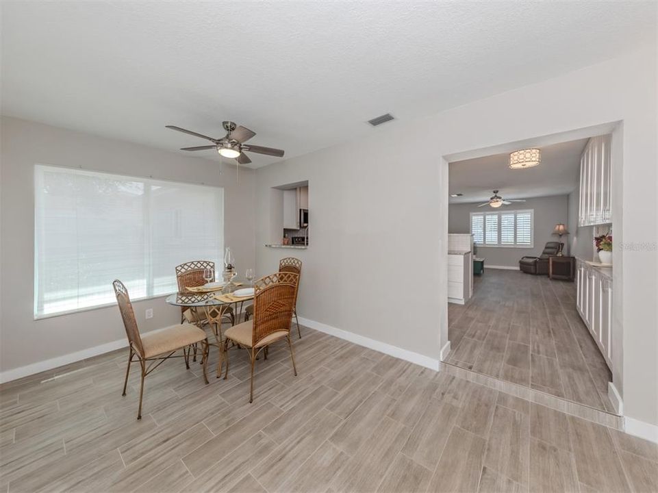 For Sale: $383,700 (2 beds, 2 baths, 1247 Square Feet)