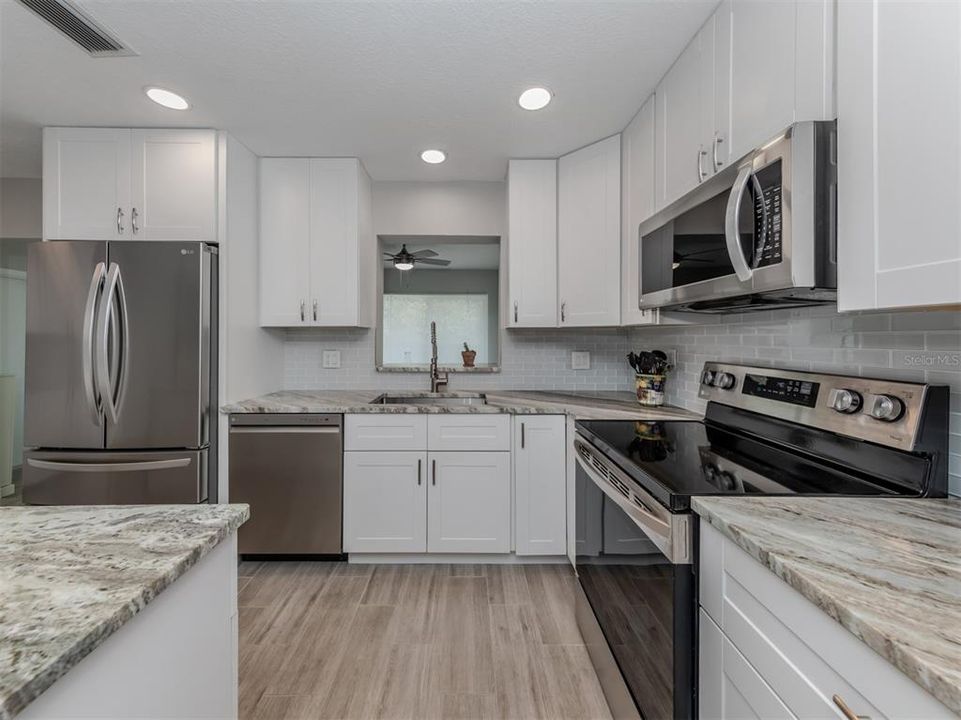 For Sale: $383,700 (2 beds, 2 baths, 1247 Square Feet)