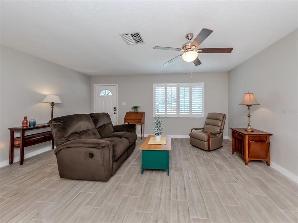 For Sale: $383,700 (2 beds, 2 baths, 1247 Square Feet)