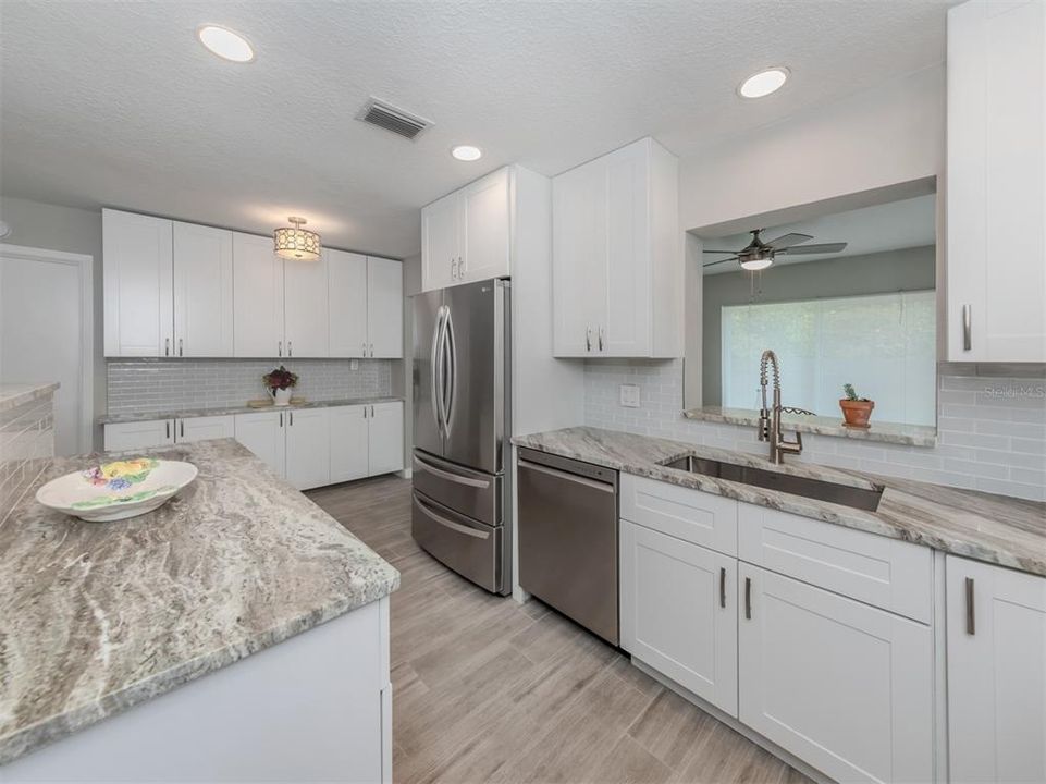 For Sale: $383,700 (2 beds, 2 baths, 1247 Square Feet)