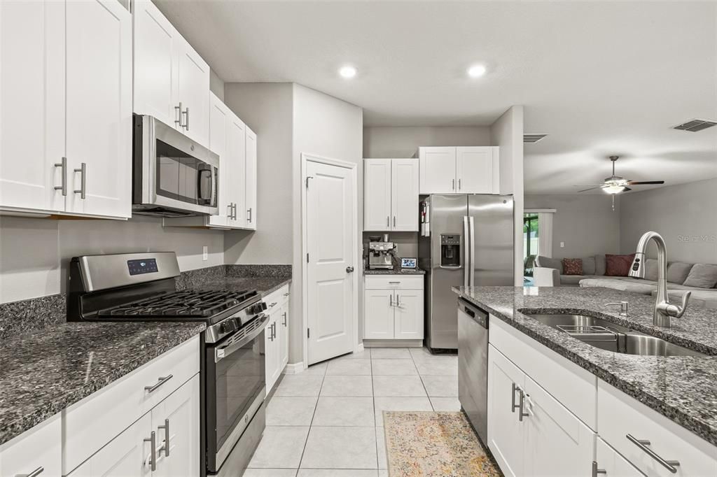 For Sale: $379,000 (4 beds, 2 baths, 1841 Square Feet)