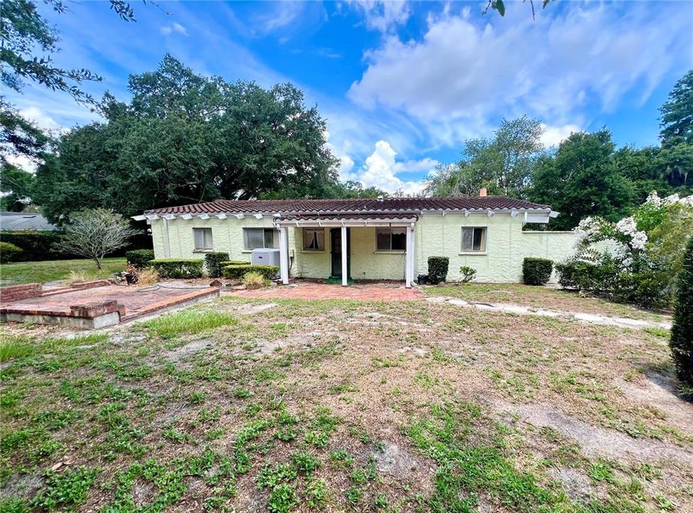 Active With Contract: $240,000 (3 beds, 2 baths, 1956 Square Feet)