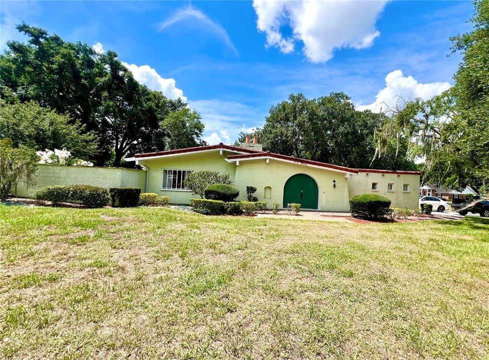 Active With Contract: $240,000 (3 beds, 2 baths, 1956 Square Feet)