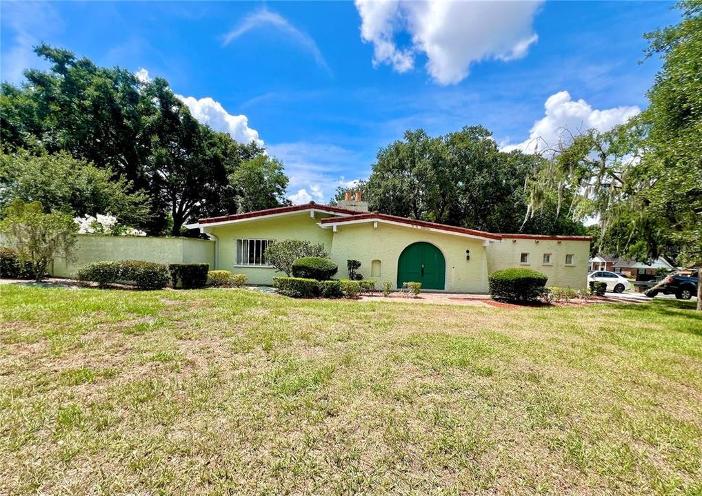 Active With Contract: $240,000 (3 beds, 2 baths, 1956 Square Feet)