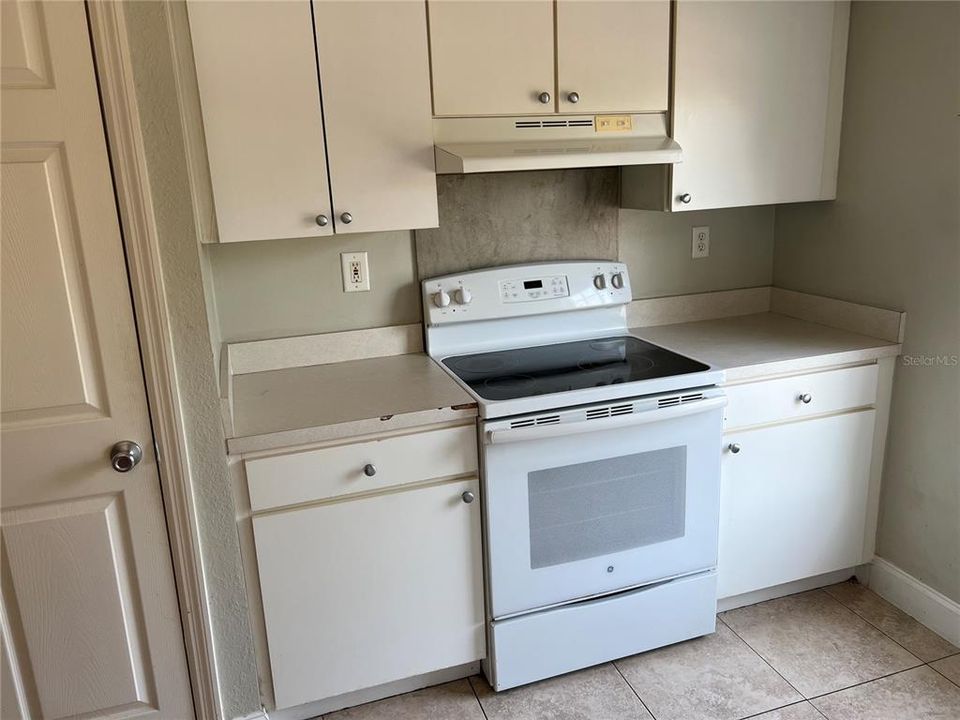 For Rent: $1,595 (1 beds, 1 baths, 1132 Square Feet)