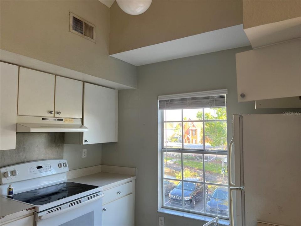 For Rent: $1,595 (1 beds, 1 baths, 1132 Square Feet)