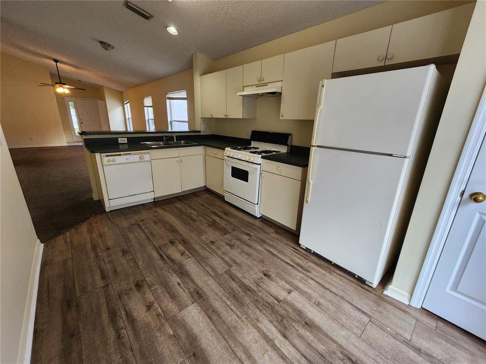 For Rent: $1,995 (3 beds, 2 baths, 1283 Square Feet)