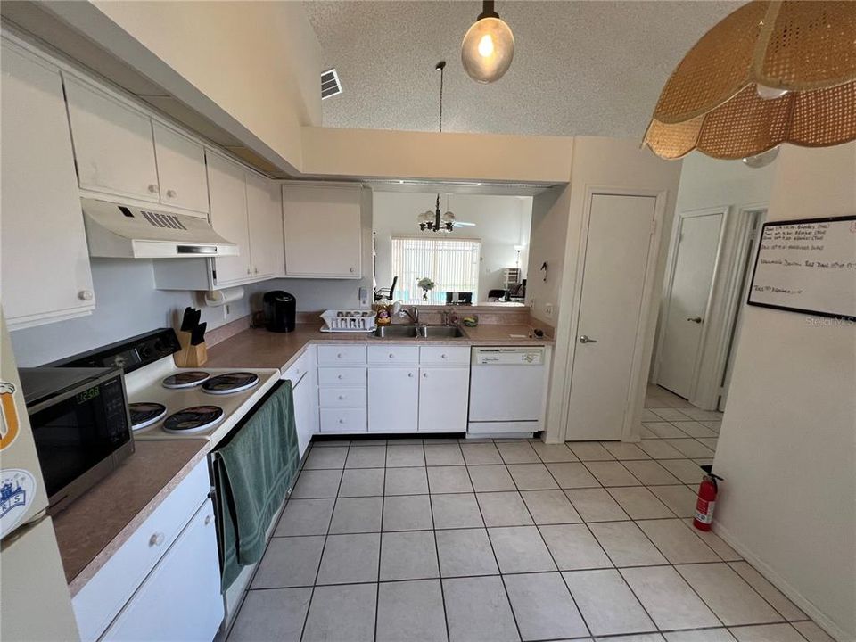 For Sale: $349,000 (2 beds, 2 baths, 1108 Square Feet)