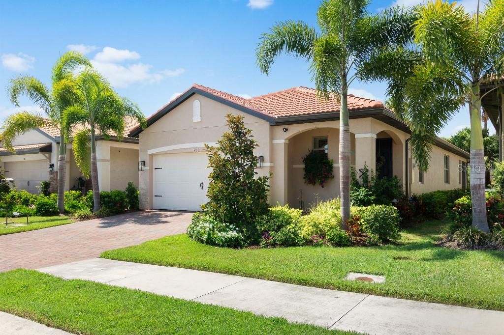 For Sale: $460,000 (3 beds, 2 baths, 1614 Square Feet)