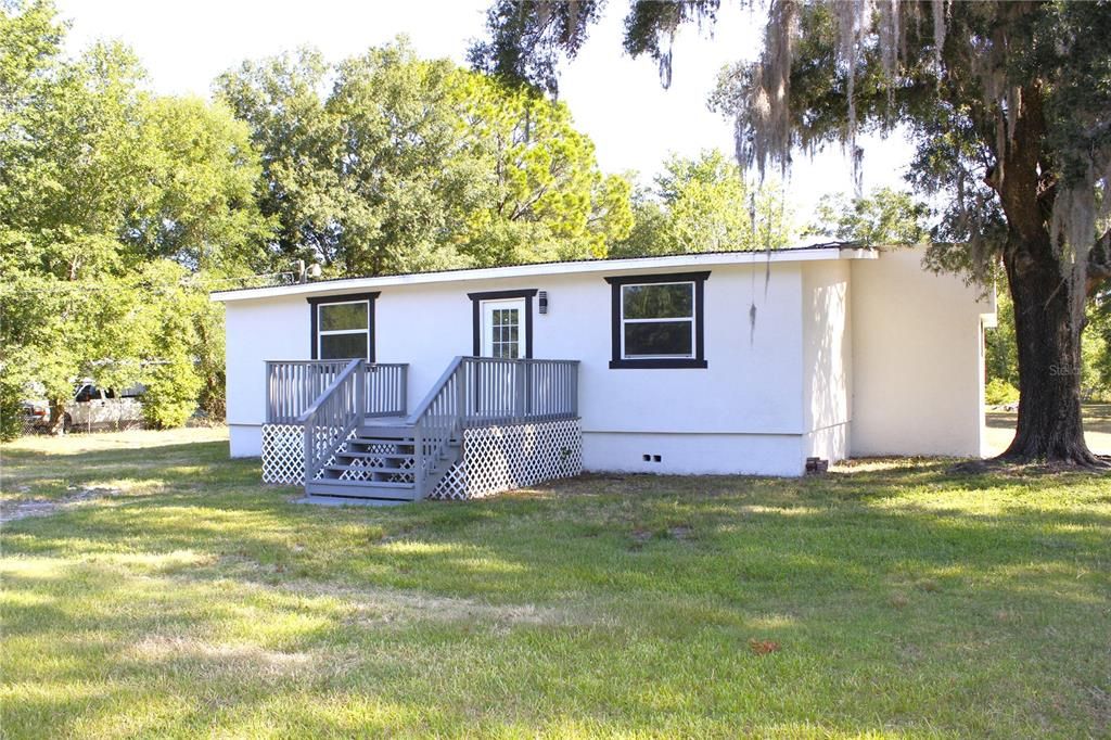 For Sale: $285,000 (3 beds, 2 baths, 1100 Square Feet)