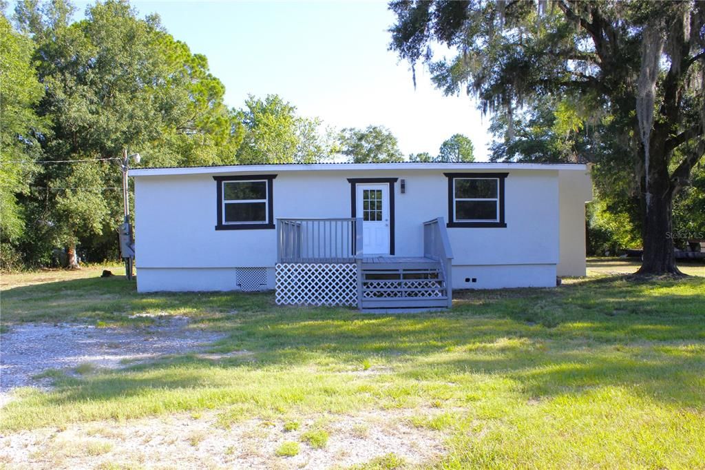 For Sale: $285,000 (3 beds, 2 baths, 1100 Square Feet)