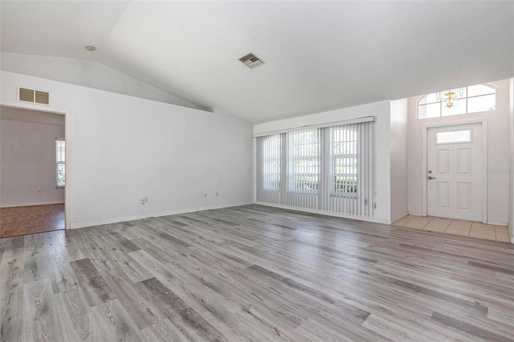 For Sale: $350,000 (2 beds, 2 baths, 1570 Square Feet)