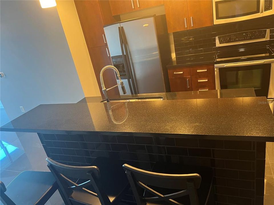 Active With Contract: $1,625 (1 beds, 1 baths, 804 Square Feet)