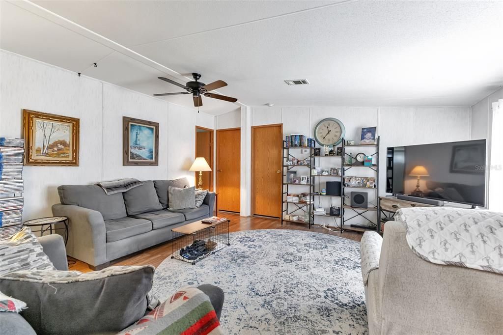 Active With Contract: $225,000 (3 beds, 2 baths, 1188 Square Feet)