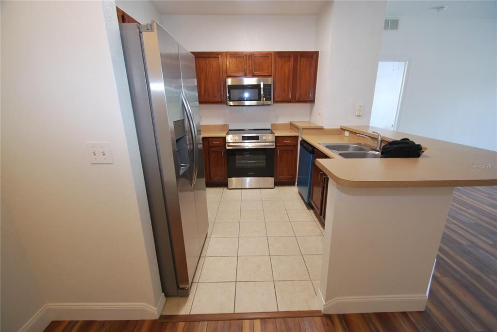 For Rent: $1,875 (2 beds, 2 baths, 962 Square Feet)