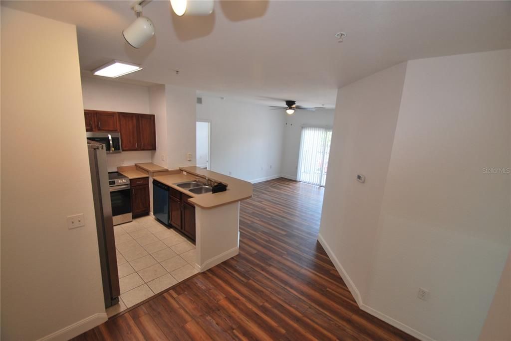 For Rent: $1,875 (2 beds, 2 baths, 962 Square Feet)