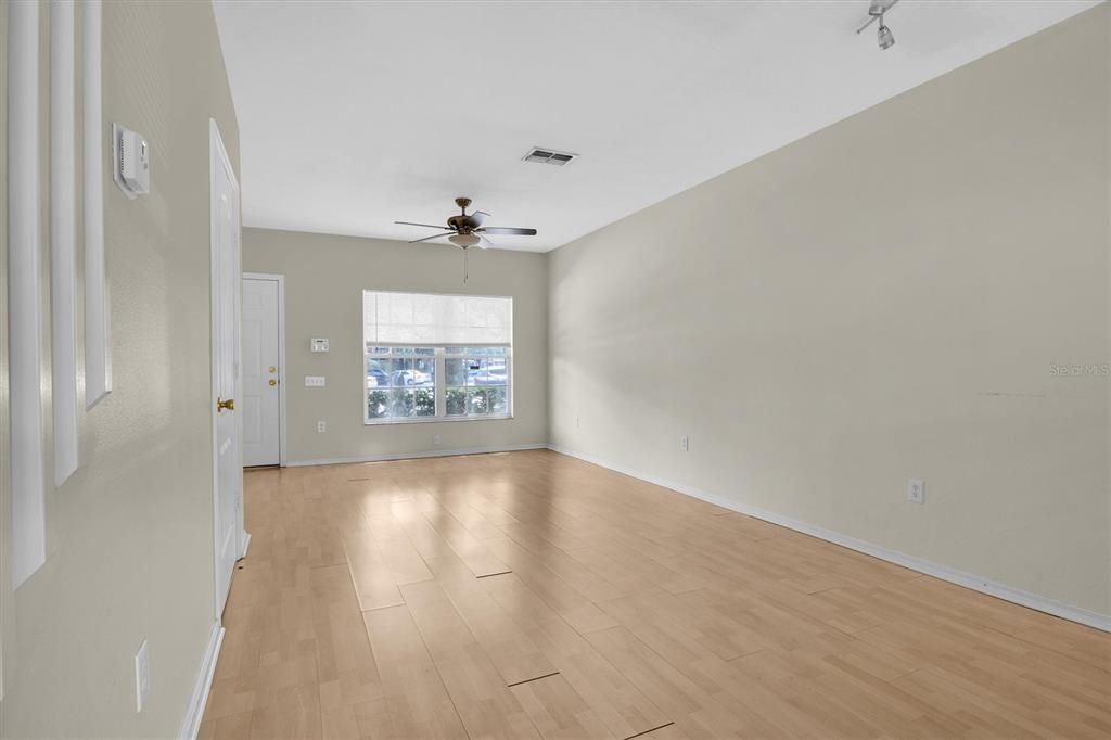 Active With Contract: $1,650 (2 beds, 2 baths, 1184 Square Feet)