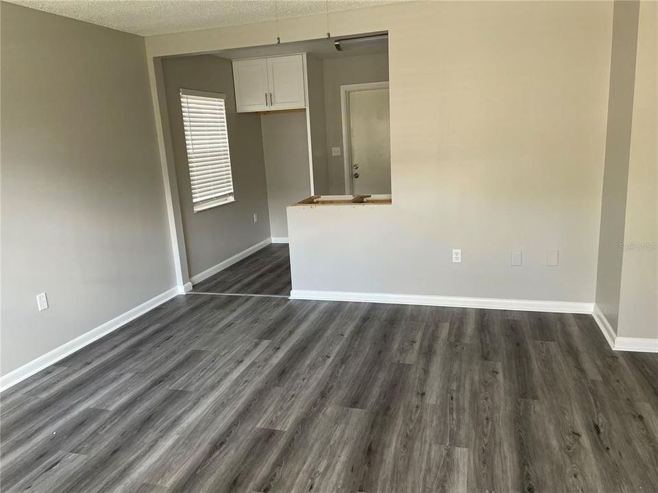 Active With Contract: $1,475 (2 beds, 1 baths, 713 Square Feet)