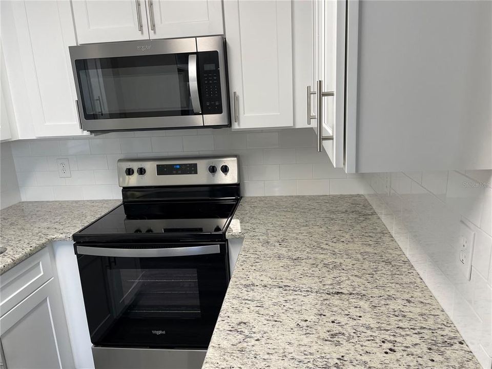 Active With Contract: $1,475 (2 beds, 1 baths, 713 Square Feet)