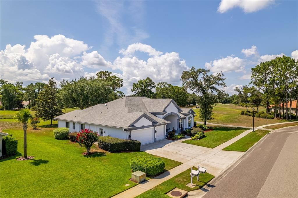 For Sale: $599,000 (3 beds, 3 baths, 2833 Square Feet)