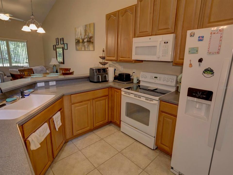 For Sale: $254,900 (2 beds, 2 baths, 1419 Square Feet)