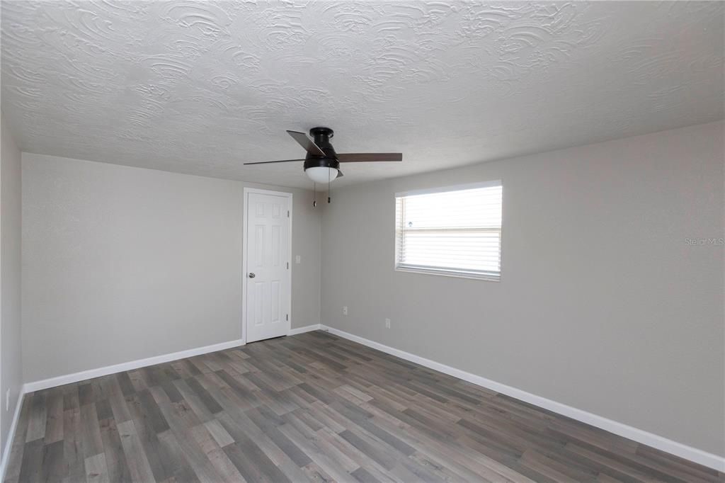 Active With Contract: $1,800 (3 beds, 2 baths, 1368 Square Feet)