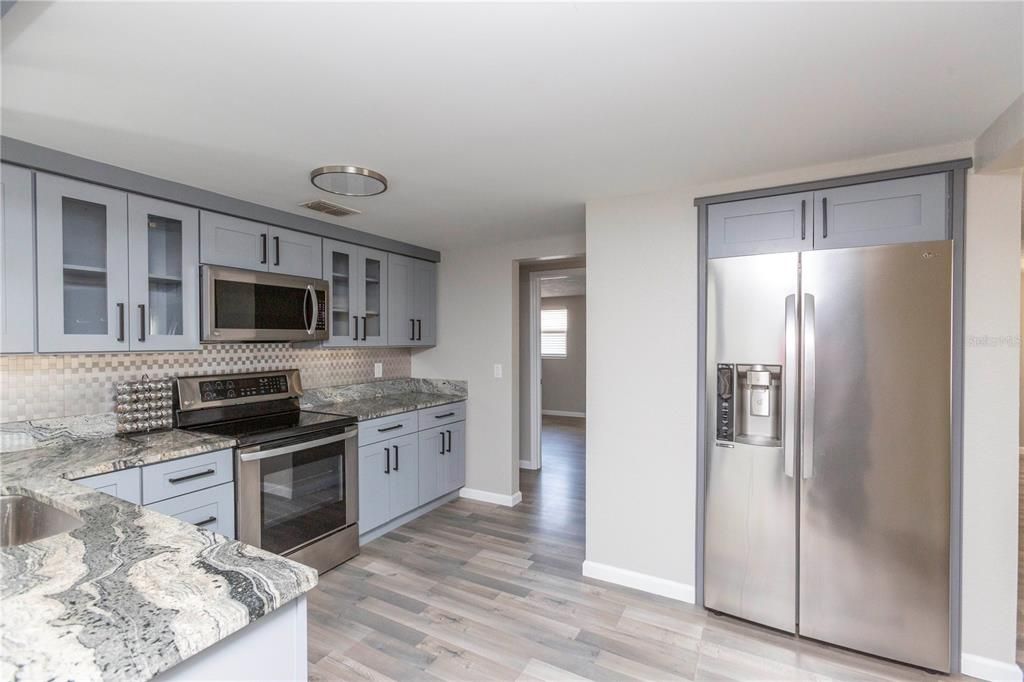 Active With Contract: $1,800 (3 beds, 2 baths, 1368 Square Feet)