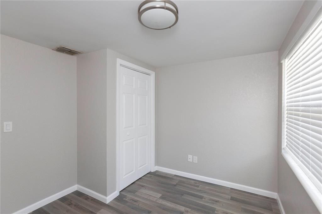 Active With Contract: $1,800 (3 beds, 2 baths, 1368 Square Feet)