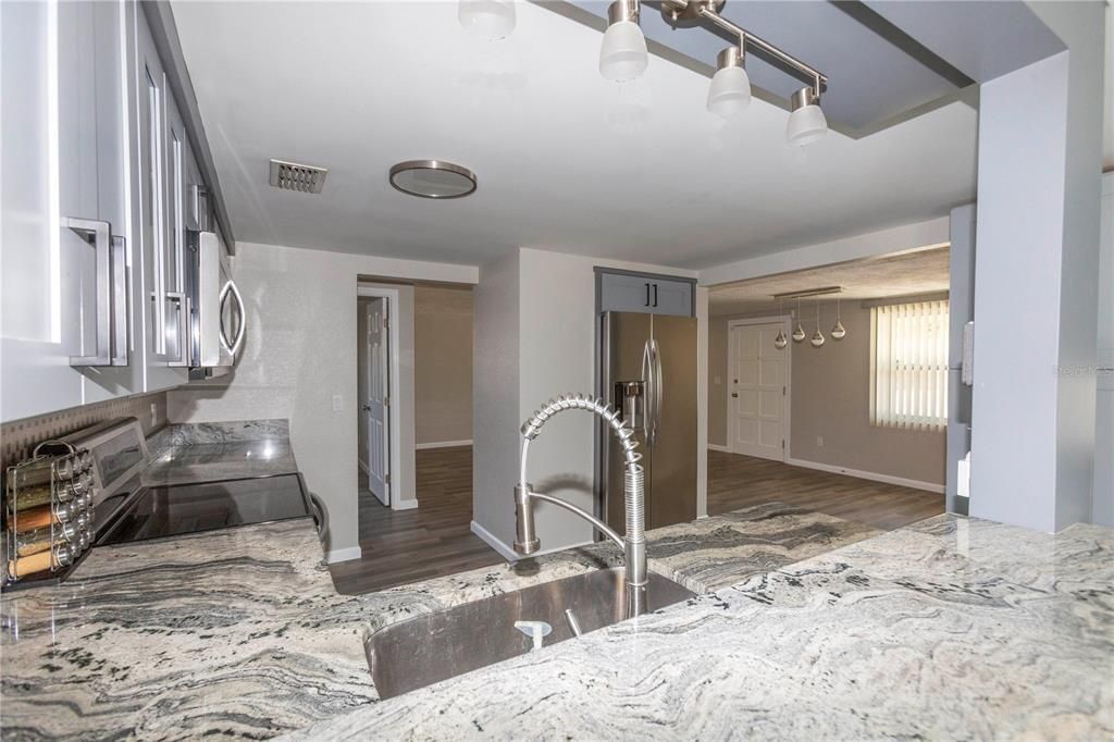 Active With Contract: $1,800 (3 beds, 2 baths, 1368 Square Feet)