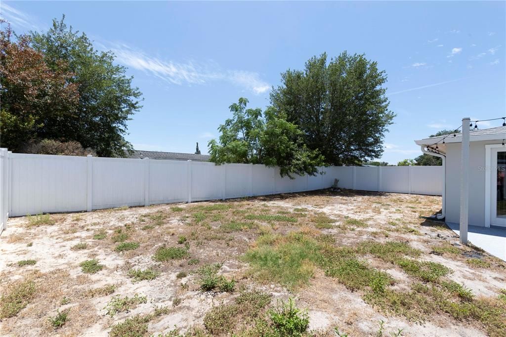 Active With Contract: $1,800 (3 beds, 2 baths, 1368 Square Feet)