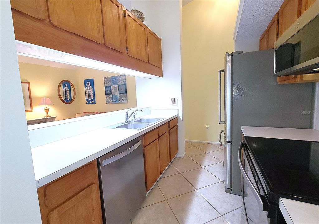 For Sale: $199,900 (1 beds, 1 baths, 635 Square Feet)