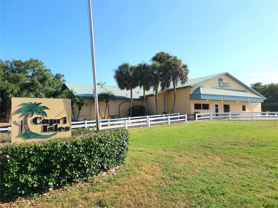 Capri Isles Golf Club is about 1/3 of a mile from the unit.