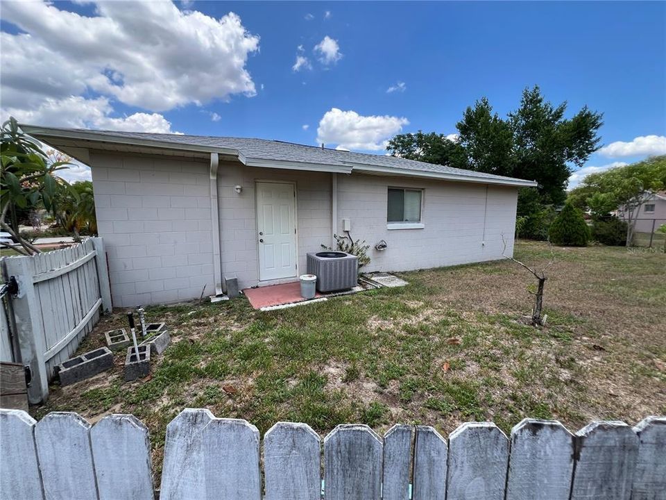 For Sale: $319,000 (3 beds, 2 baths, 1057 Square Feet)