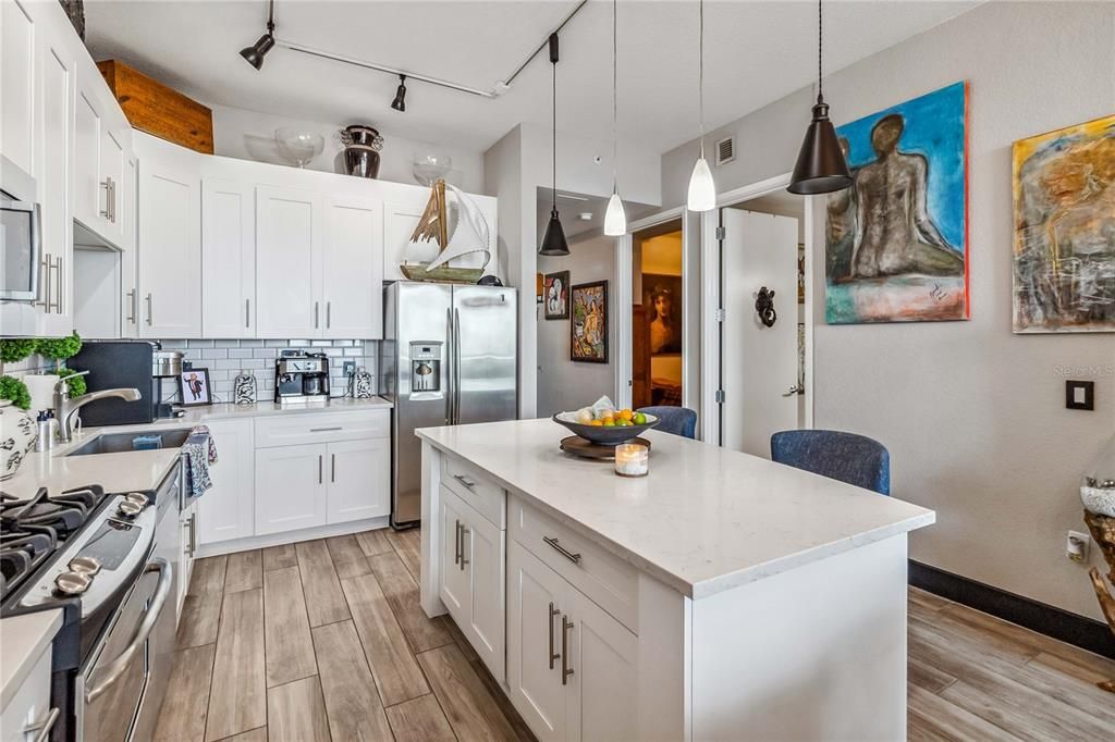 For Sale: $609,900 (2 beds, 2 baths, 1226 Square Feet)