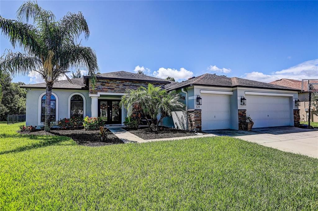 For Sale: $619,000 (5 beds, 3 baths, 2904 Square Feet)