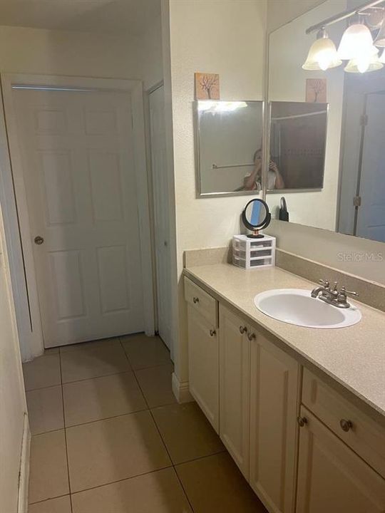 Active With Contract: $157,500 (1 beds, 1 baths, 733 Square Feet)