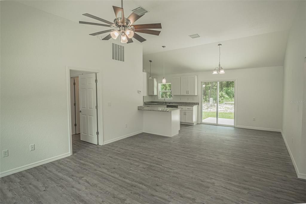 For Sale: $239,000 (3 beds, 2 baths, 1357 Square Feet)