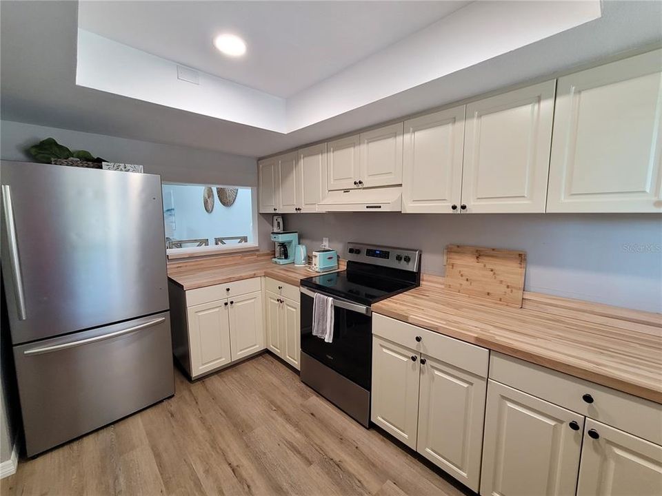 For Sale: $229,000 (2 beds, 2 baths, 1004 Square Feet)
