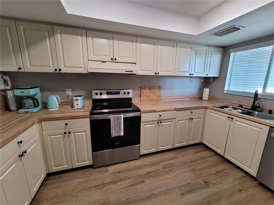 For Sale: $229,000 (2 beds, 2 baths, 1004 Square Feet)