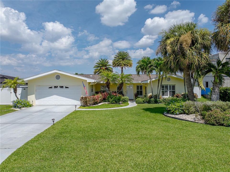 For Sale: $1,990,000 (3 beds, 2 baths, 2254 Square Feet)