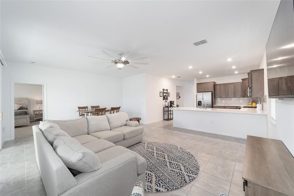 For Sale: $355,000 (3 beds, 2 baths, 1879 Square Feet)