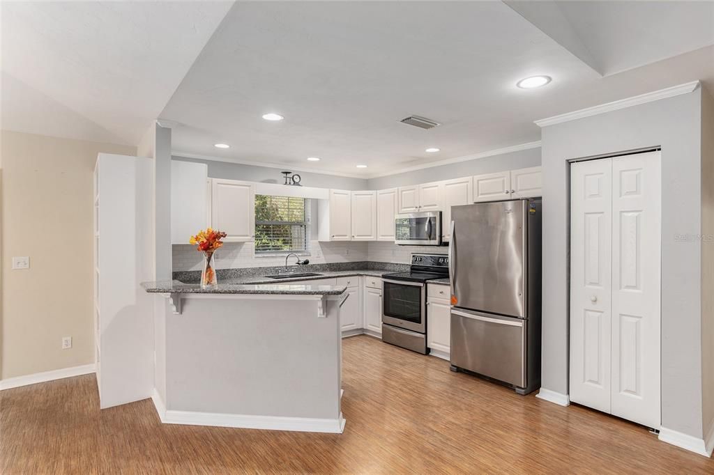 For Sale: $334,900 (3 beds, 2 baths, 1578 Square Feet)