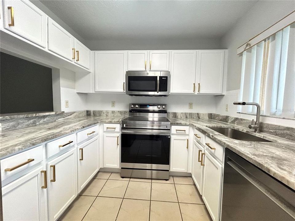 For Rent: $1,995 (2 beds, 2 baths, 1490 Square Feet)