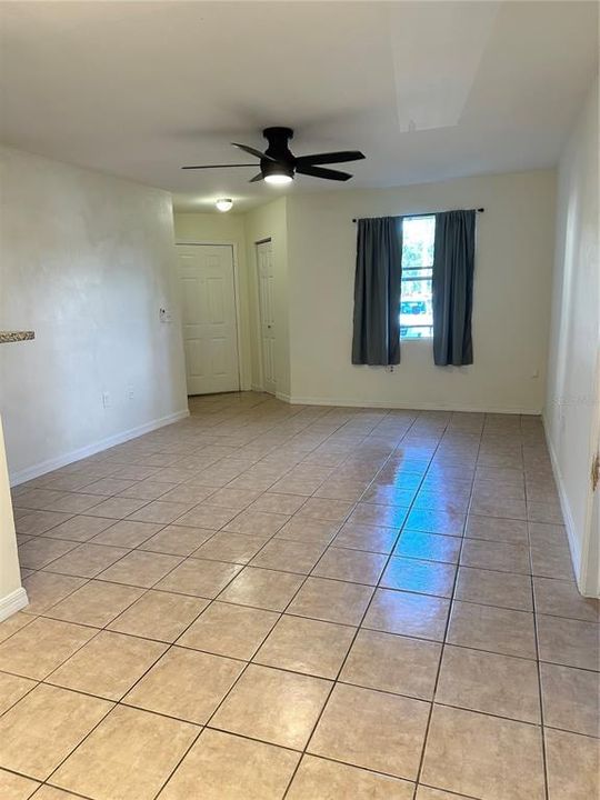 Active With Contract: $219,500 (2 beds, 2 baths, 937 Square Feet)