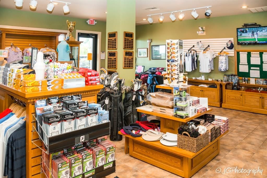 The fully equipped golf pro shop is staffed by 3 professionals that offer lessons. Lake Ashton logo wear can be secured here.