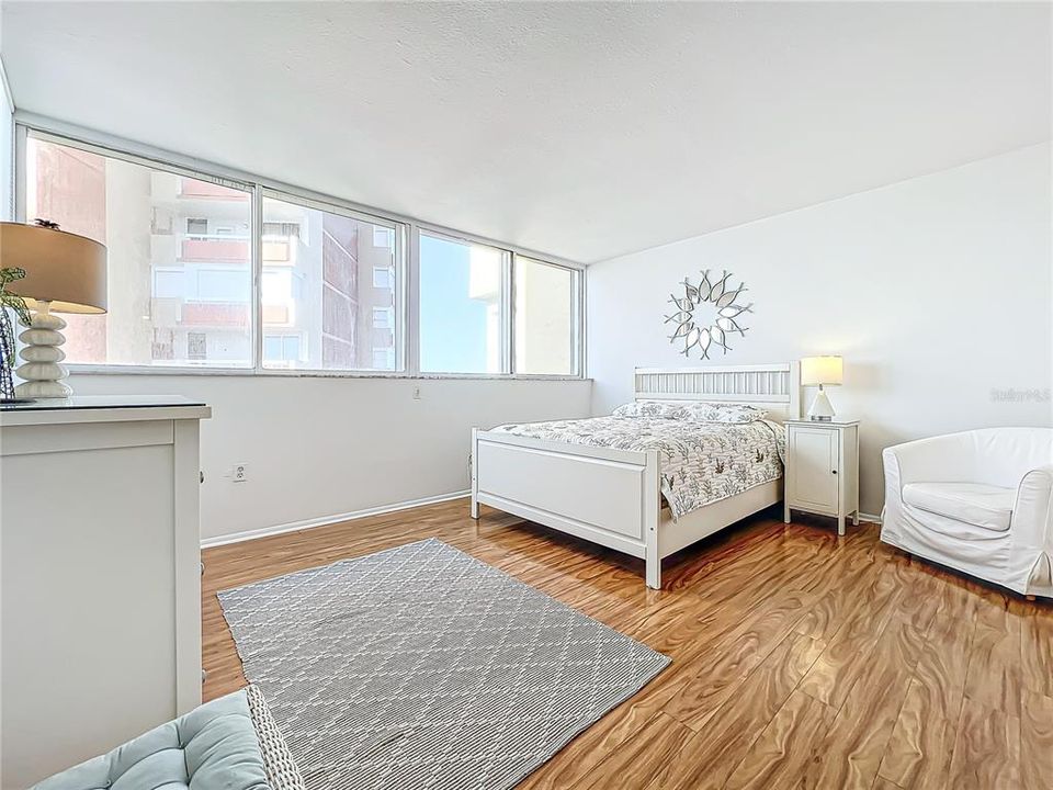 For Sale: $625,000 (2 beds, 2 baths, 1345 Square Feet)